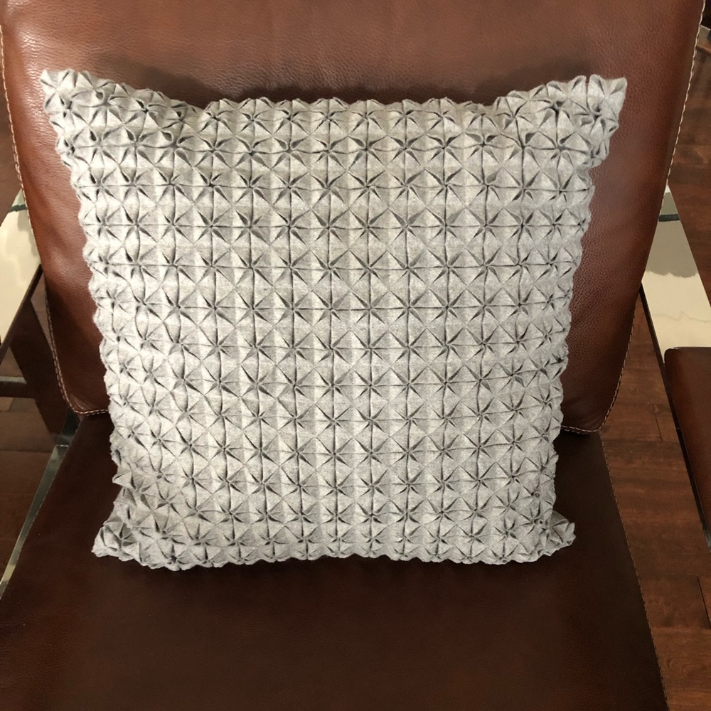 HOST PICK ⭐️ Hotel Collection grey throw pillow